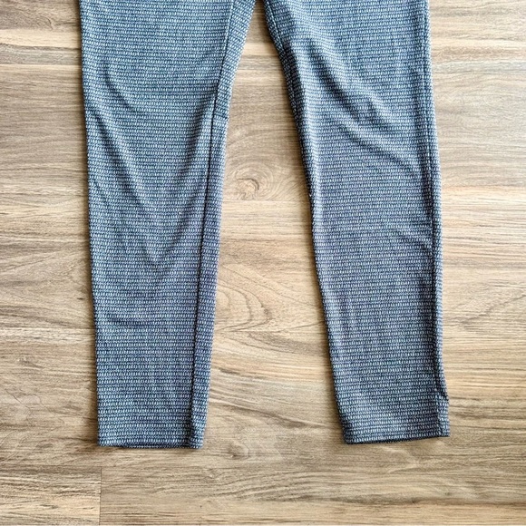 Express Micro-Pattern Stretch Medium Grey Pull-On Leggings – Size M - Picture 4 of 6